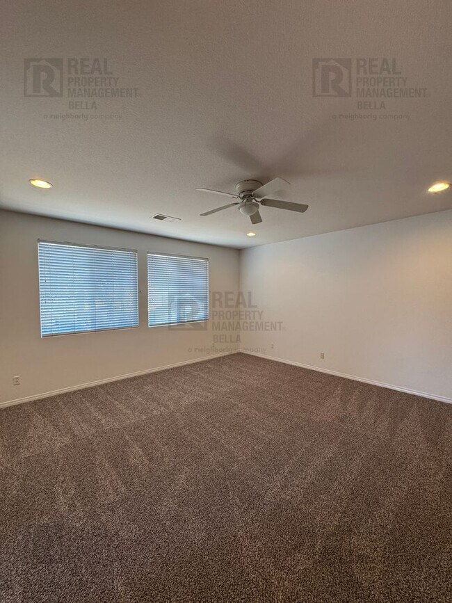 Building Photo - Huge Kitchen, Downstairs Bedroom, and More...
