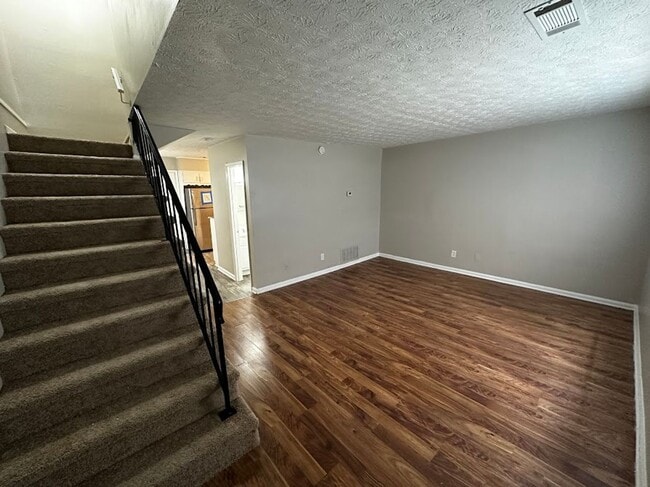 Building Photo - 1015 Cedar Ave