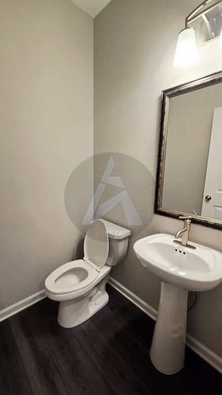 Building Photo - 209 Commons Ave