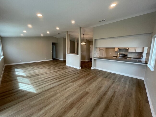 Primary Photo - Beautiful Single Story Home Ready To Be Home!