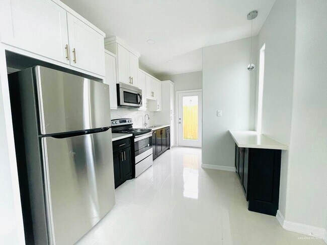 Building Photo - 209 W Rutherford Ave