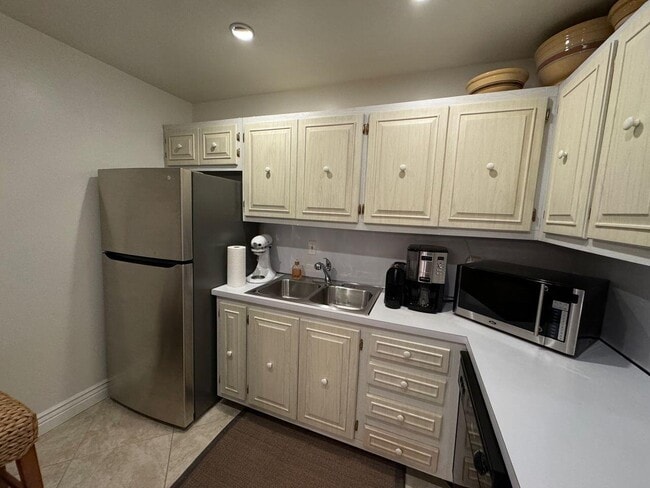 Building Photo - 6219 Bay Club Dr