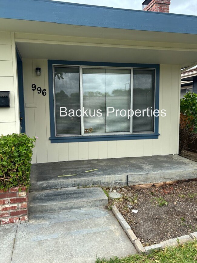 Building Photo - Great one level three bedroom home in South Salinas