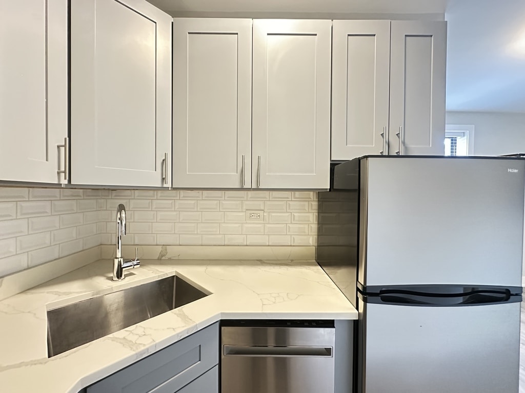 Building Photo - 503 W Belmont Ave