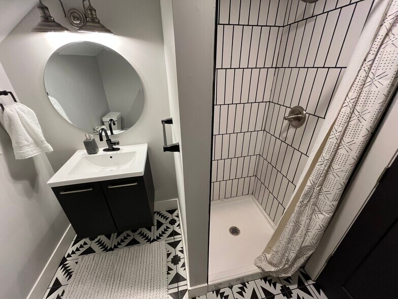 3rd floor bathroom - 2627 Campbell St