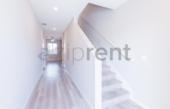 Building Photo - 2766 Bedell St