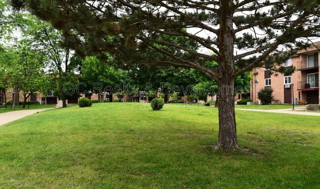 Building Photo - 1180 Meadow Ln