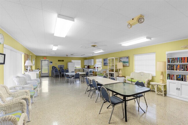 Building Photo - 30 SE 13th St