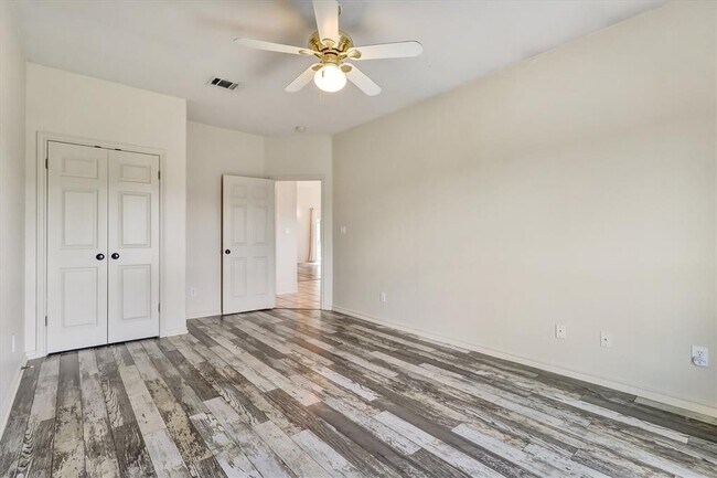 Building Photo - 203 Dunkeld Dr