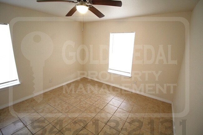 Building Photo - 1710 Cole St