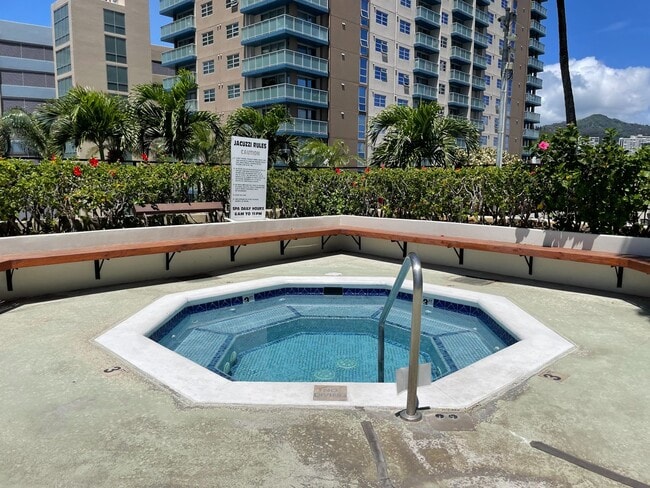 Building Photo - 1 Bedroom 1 Bathroom 1 Parking in Kaka'ako