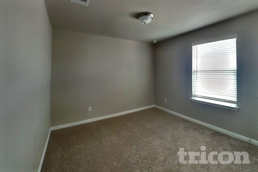 Building Photo - 5802 Nyla Wy