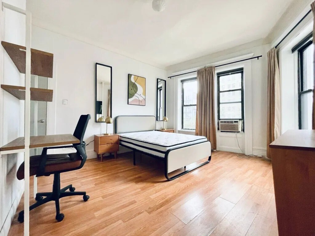 Building Photo - Furnished room/NOT APARTMENT