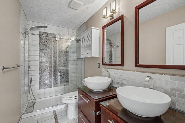 Building Photo - Beautiful home you won't want to miss!