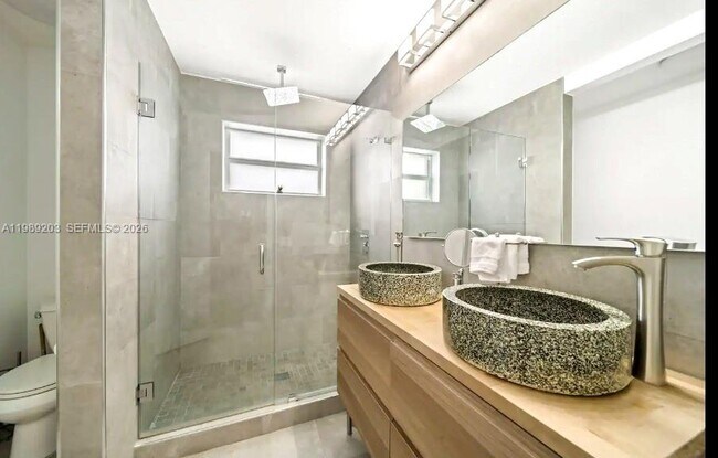 Building Photo - 909 N 13th Ct