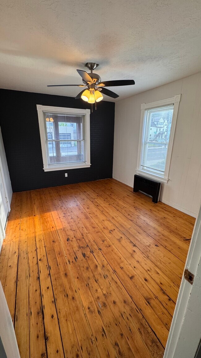 Building Photo - 230 Mechanic St