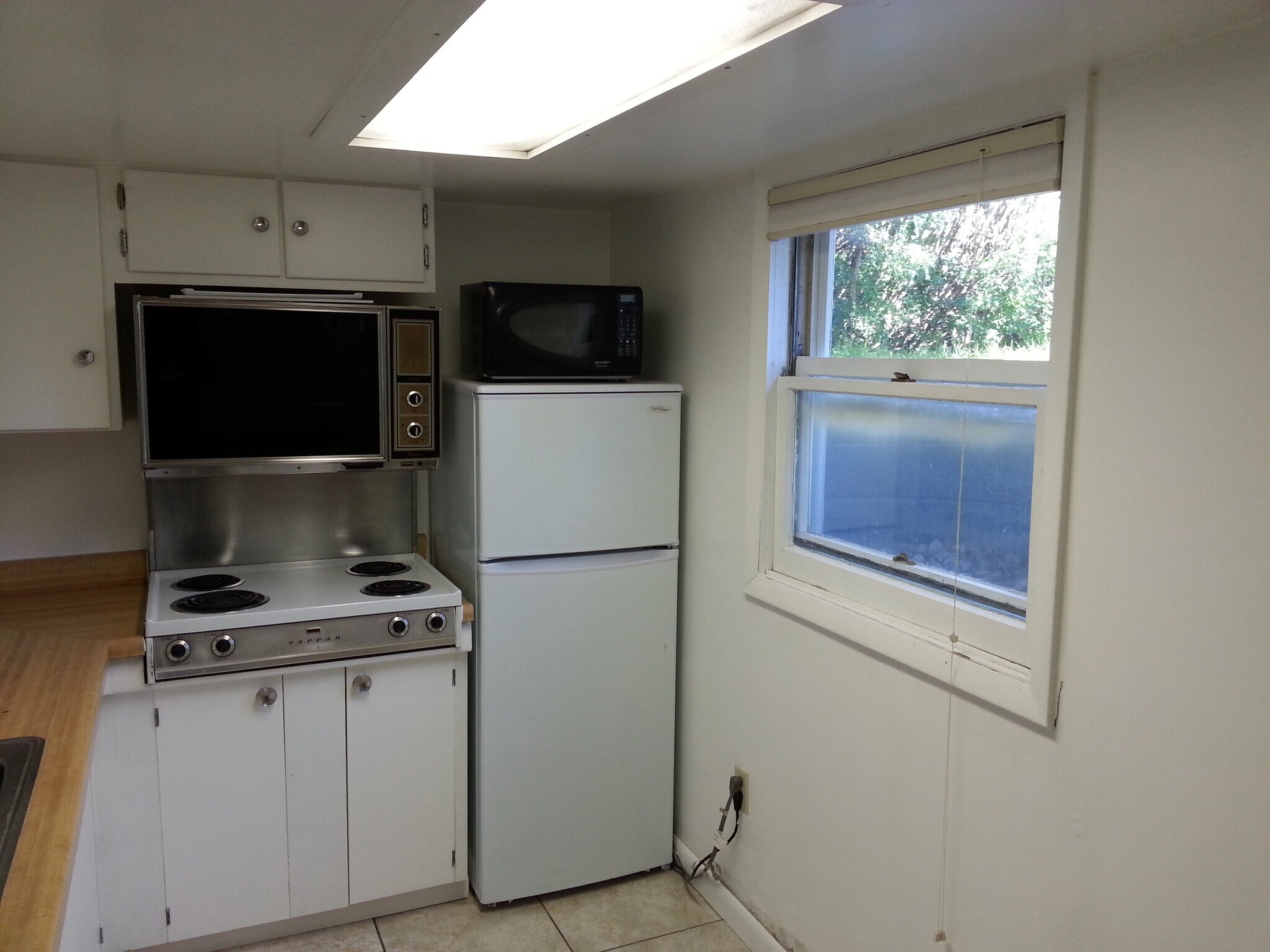 Building Photo - 3518 Cribbon Ave.