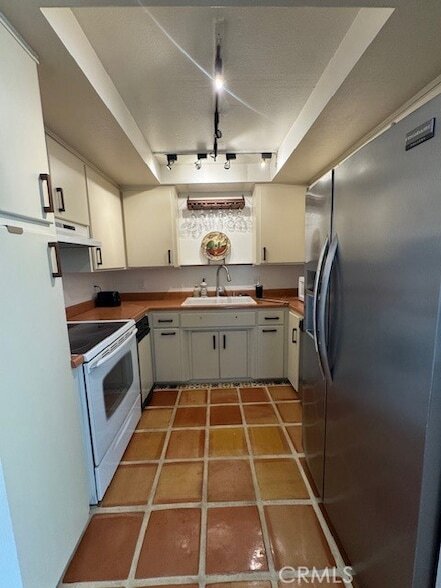 Building Photo - 22696 San Joaquin Dr E