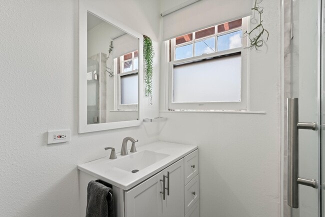 Building Photo - 84-973 Hana St