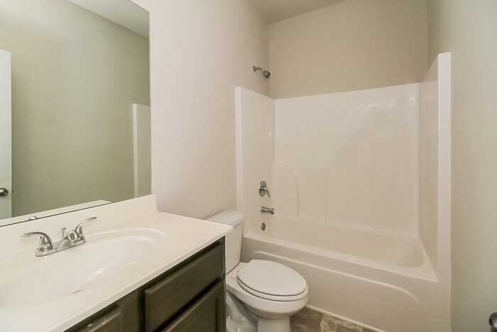 Building Photo - 10 Glen Abbey Cir