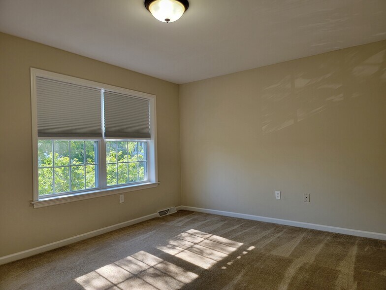 Building Photo - 709 Palmer Cir