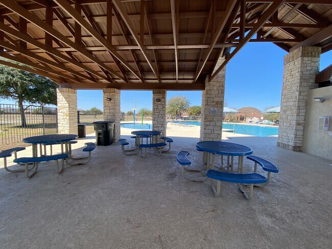 Building Photo - 3/2/2 in Avery Park / Fridge Included  / W...