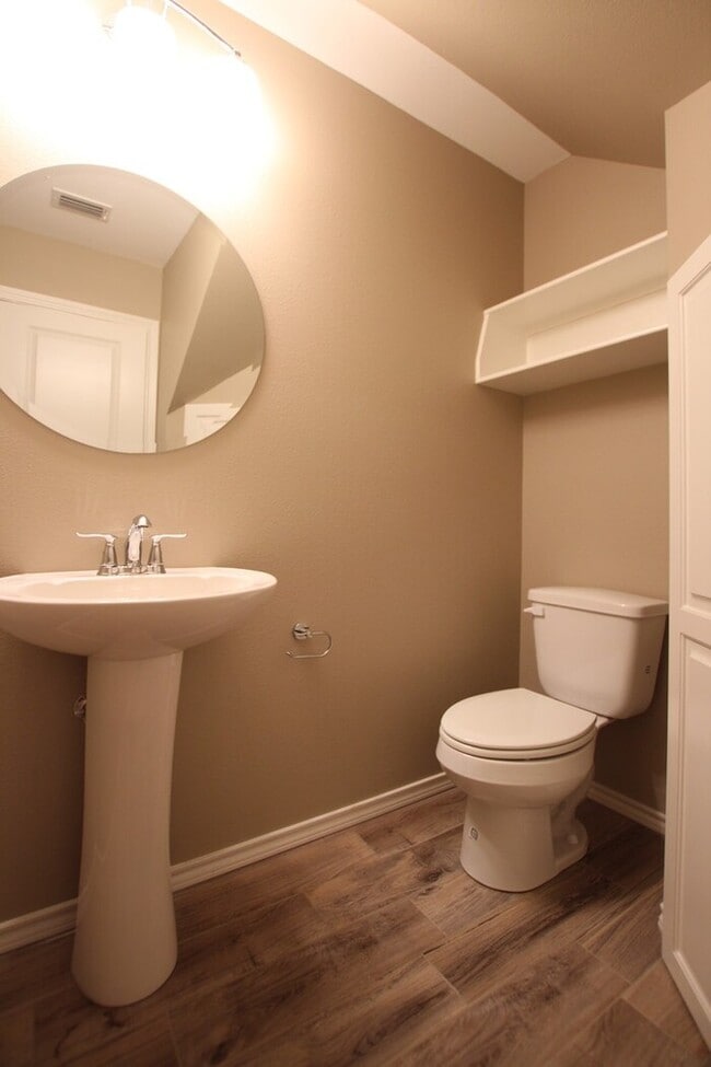 Building Photo - Tour Today! 2 Bed 1.5 Bath Townhome! Lindale ISD!