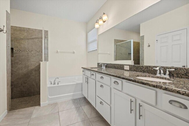 Building Photo - 12133 SW Aventino Dr