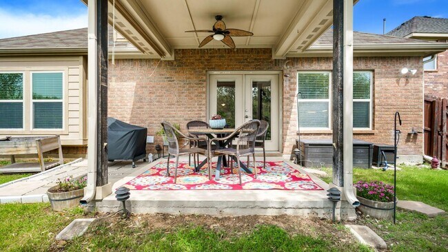 Building Photo - Beautiful 3 bedroom 2 bath and an office w...