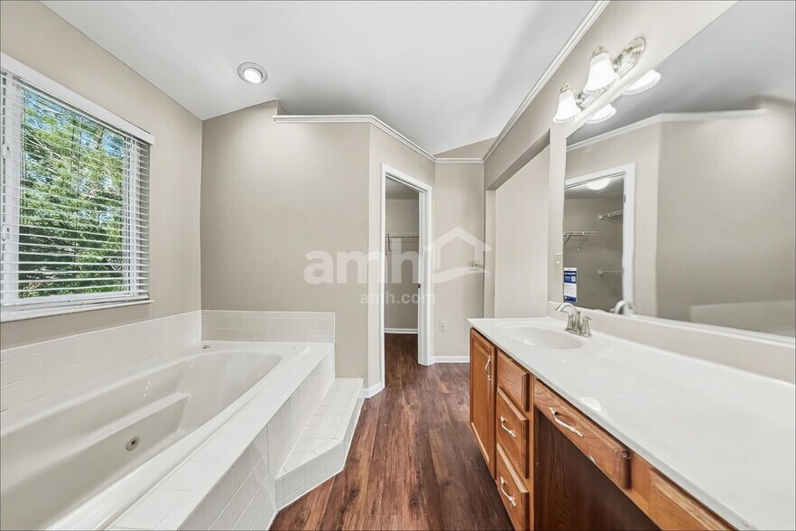 Building Photo - 2626 Sterling Ter