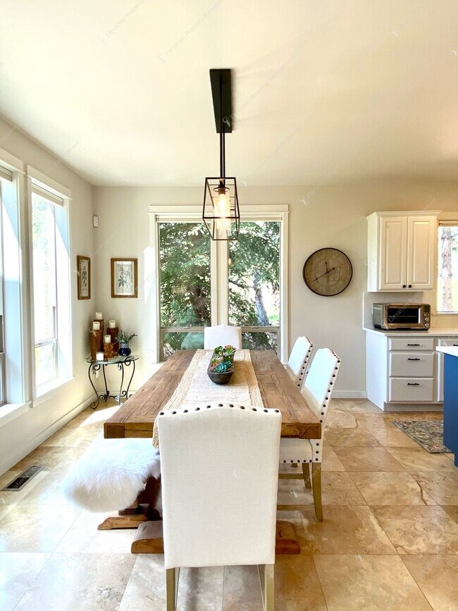 Building Photo - Stunning High-End Home on the 17th Hole at...