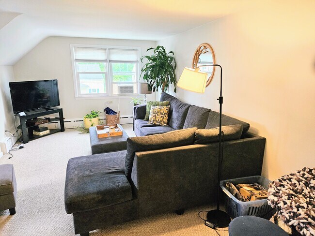 Building Photo - 312 Anita Ln