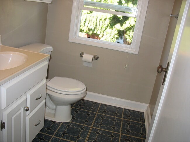 Building Photo - NE Portland Alberta Arts 3-bedroom Bungalow