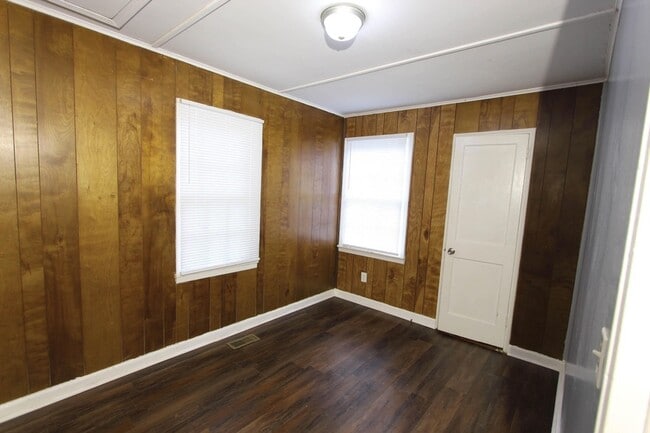 Building Photo - 934 Bluebird Rd