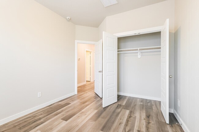 Building Photo - 337 N Centro Cir