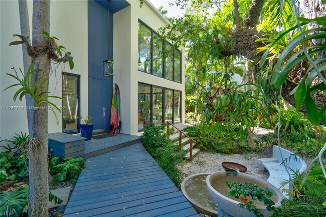 Building Photo - 2755 SW 2nd St