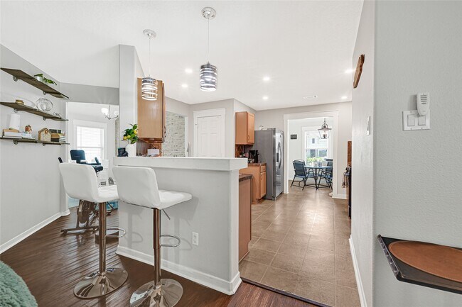 Building Photo - 9825 Hyacinth Way