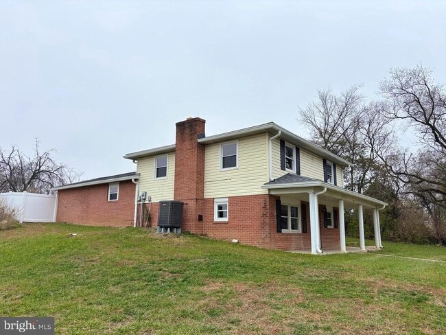 Building Photo - 105 Cotta Ln