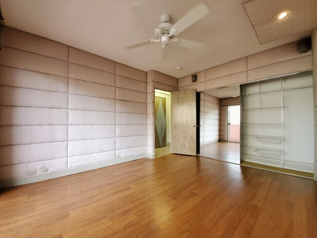 Building Photo - Available now: | 1 Bedroom, 1 Bathroom in Waikiki Cove.
