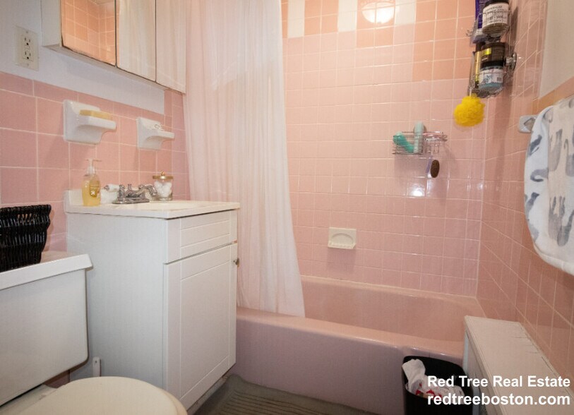 Building Photo - 238 Hemenway St