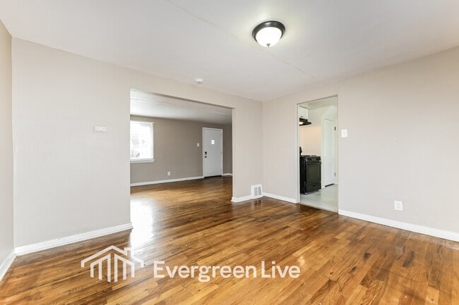 Building Photo - 919 Elizabeth St