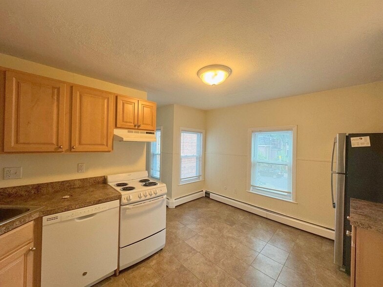 Building Photo - 213 Beacon St