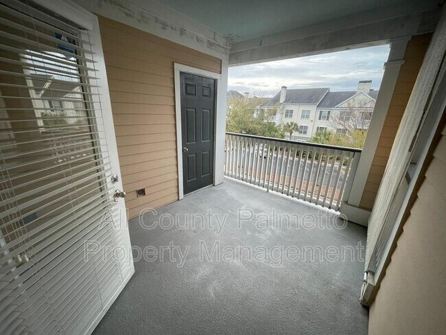 Building Photo - 130 River Landing Dr