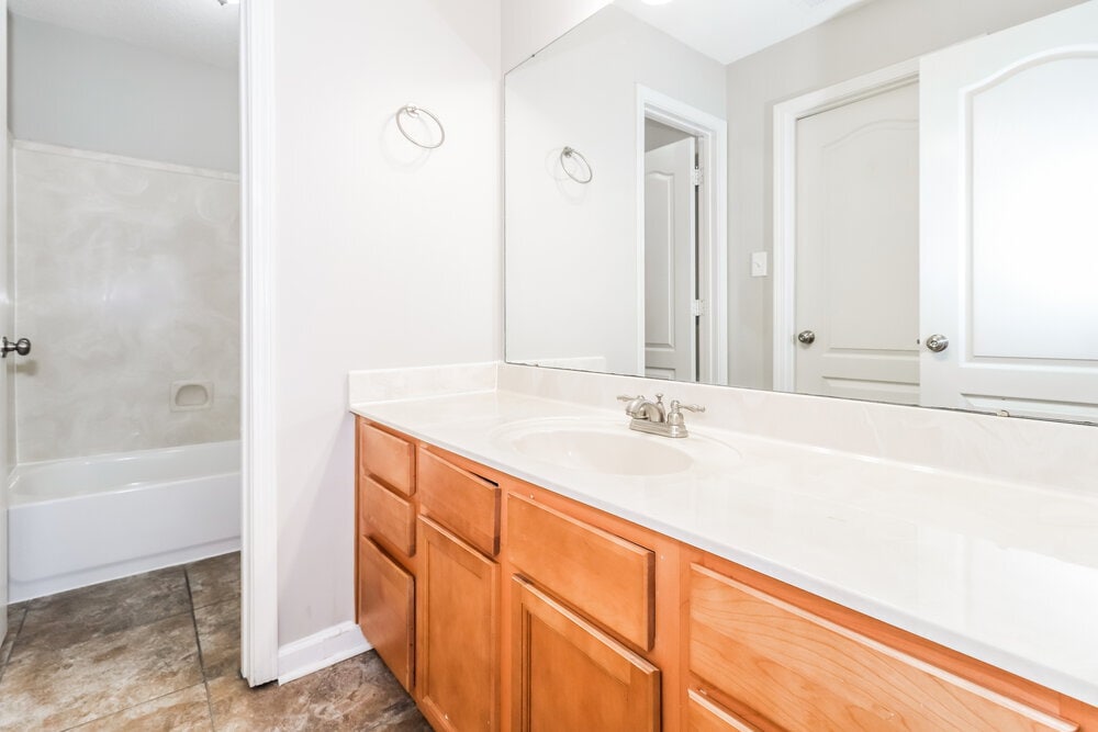 Building Photo - 10093 Woodland Hills Dr