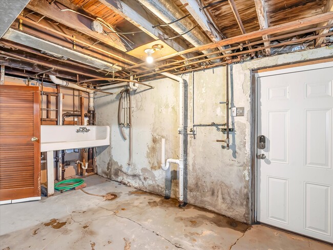Building Photo - 9932 Jeffrey Dr