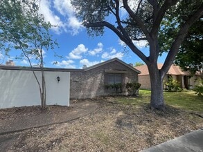 Building Photo - SPACIOUS SOUTHSIDE DUPLEX!