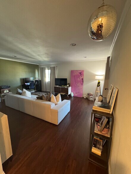 Building Photo - 4012 Valeta St