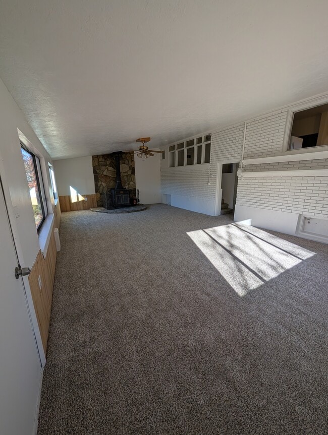 Building Photo - 225 N Main St