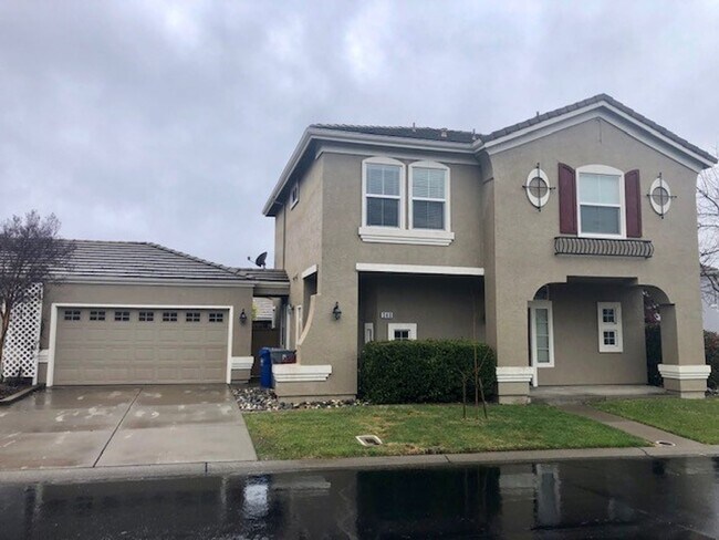 Building Photo - Gorgeous 2-Story 3 Bedroom, 2.5 Bath Home with 2 Car Garage Located in Folsom is Available NOW!