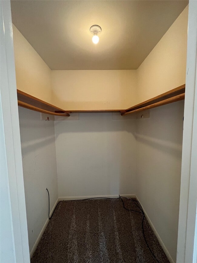 Building Photo - 2115 Redcliff Dr